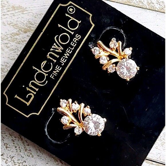 Lindenworld Post Back Vintage Earrings New on Card USA Made - Picture 1 of 3